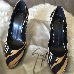 Giuseppe Zanotti Black and Tan Heels